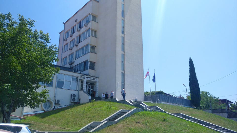 ქუთაისში „საქართველოს ბანკის“ ფილიალზე თავდასხმაში ბრალდებულ გრიგოლ ნარსიას 13 წლით თავისუფლების აღკვეთა მიესაჯა