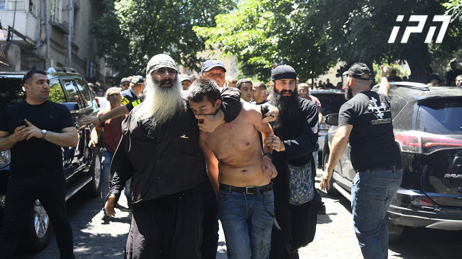 თბილისში ამ დროისთვის ძალადობის რამდენიმე კერაა  - „ინტერპრესნიუსის“ ფოტორეპორტაჟი  დაპირისპირების სხვადასხვა ლოკაციიდან