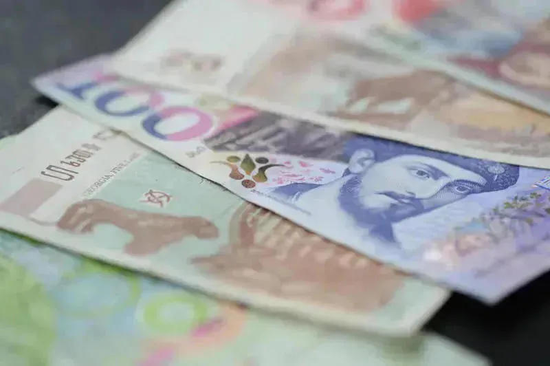 Новый официальный курс доллара – 3.1478 лари