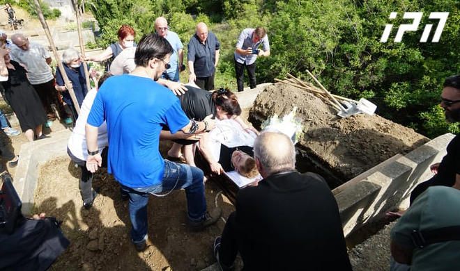 ლექსო ლაშქარავა ჯიქიას სასაფლაოზე, მამის გვერდით დაკრძალეს