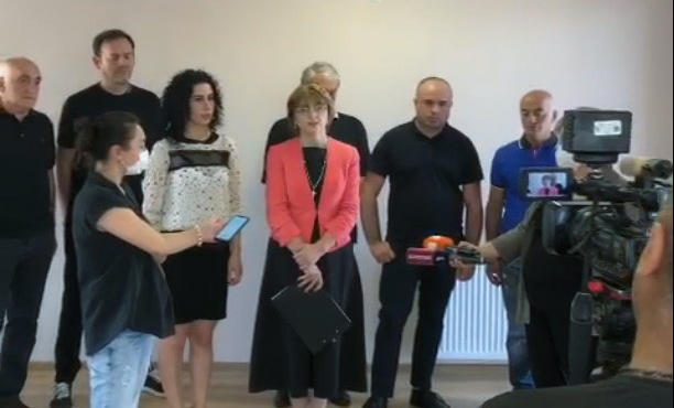 ხაშურის საკრებულოს შვიდმა წევრმა "ქართული ოცნება" დატოვა და გახარიას პარტიას შეუერთდა