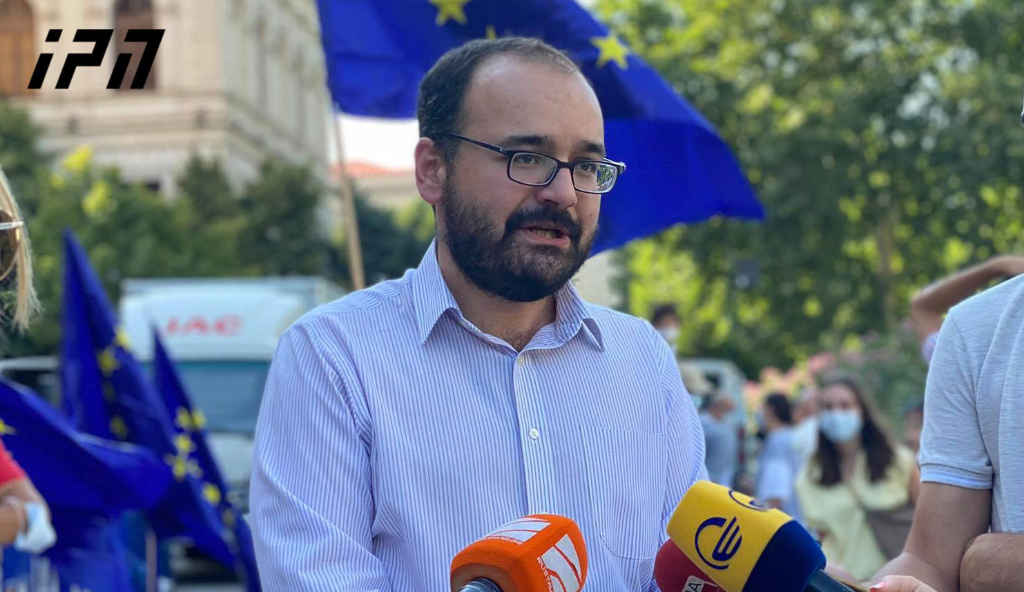 გრიგოლ გეგელია - უჩვეულო შეკრებაა, ჩვენი აქ ყოფნა განაცხადია, რომ ჩვენ ქვეყანას ყველგან და ყოველთვის დავიცავთ - ხელისუფლების წარმომადგენლებს ვურჩევდი სინდისი დაძაბონ და აღდგომას რომ ხალხი ერთად შეხვდა, ამაზე არაფერი თქვან