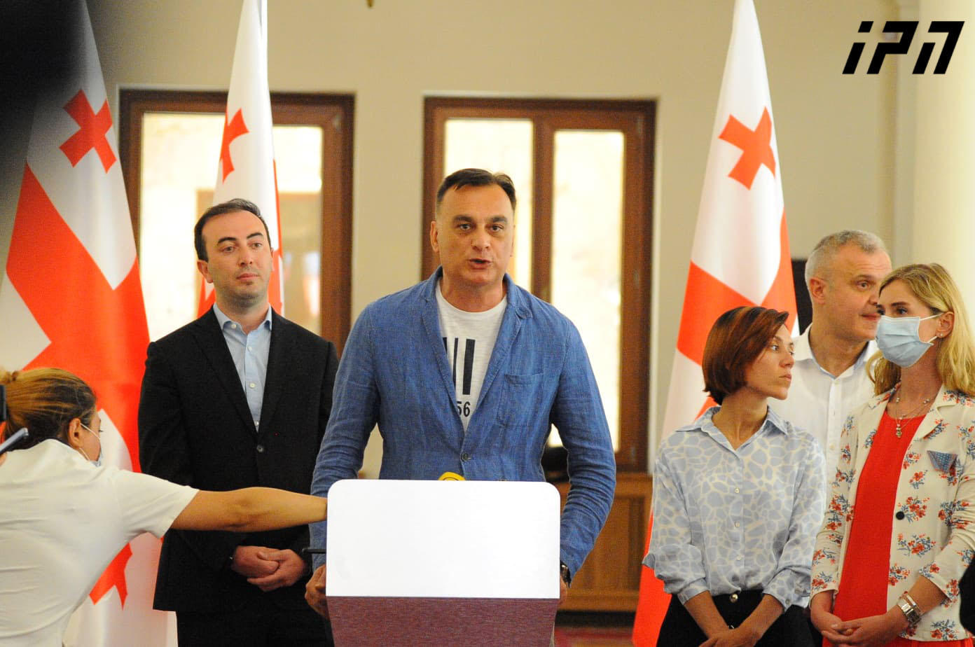 ზაალ უდუმაშვილი - მივმართავთ ეთიკის საბჭოს, დაიწყოს მოკვლევა შალვა პაპუაშვილისა და ლევან მგალობლიშვილის მხრიდან ძალადობის ფაქტზე და სადეპუტატო უფლებამოსილება შეუჩერდეთ