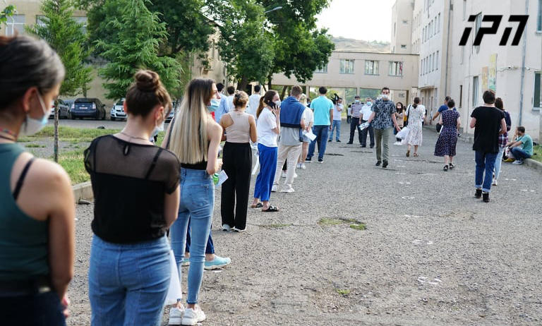 აბიტურიენტებს, რომლებიც კორონავირუსით ინფიცირების გამო ერთიან ეროვნულ გამოცდებზე ვერ გამოცხადდნენ, გამოცდების ჩაბარება ხვალიდან შეეძლებათ