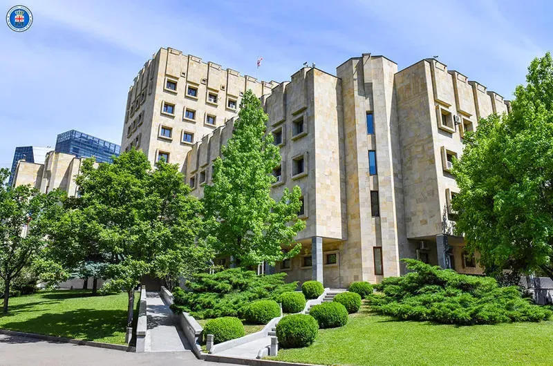 „TV პირველის“ ოპერატორის ლექსო ლაშქარავას მიმართ ჟურნალისტური საქმიანობის გამო განხორციელებული დევნის და ძალადობის ფაქტზე ბრალდება კიდევ ერთ პირს წარედგინა