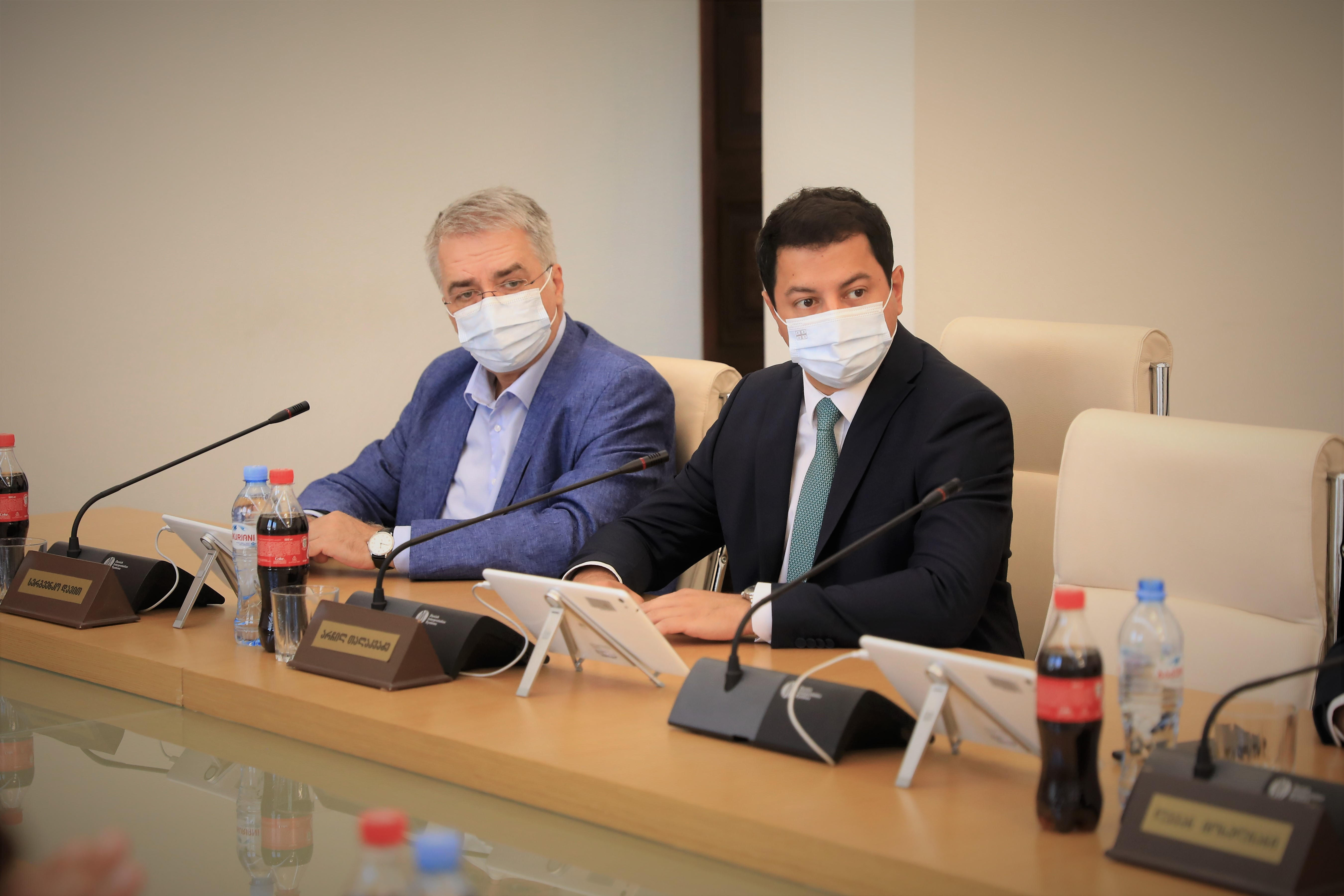 არჩილ თალაკვაძე ოპოზიციას - როცა დაგვარწმუნებთ, რომ ბარიერის დაწევა ნამდვილად მოემსახურება დეპოლარიზაციას, მზად ვიქნებით მივიღოთ გადაწყვეტილება თქვენთან ერთად - ჯერ, სრულიად საპირისპიროში დაგვარწმუნეთ მეგობრებო