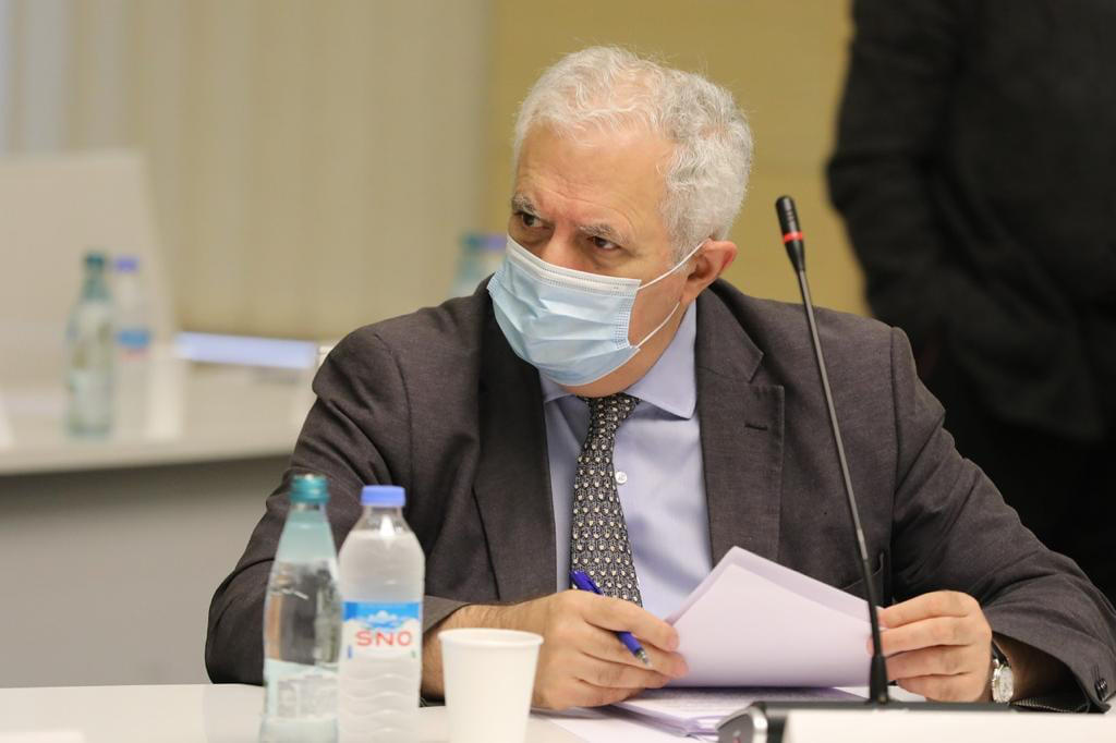 ამირან გამყრელიძე განმარტავს, როგორ დააზღვევს სახელმწიფო, რომ პირები, რომლებსაც „მწვანე პასპორტი“ არ აქვთ, სხვა ადამიანების ბარათებით არ ისარგებლებენ