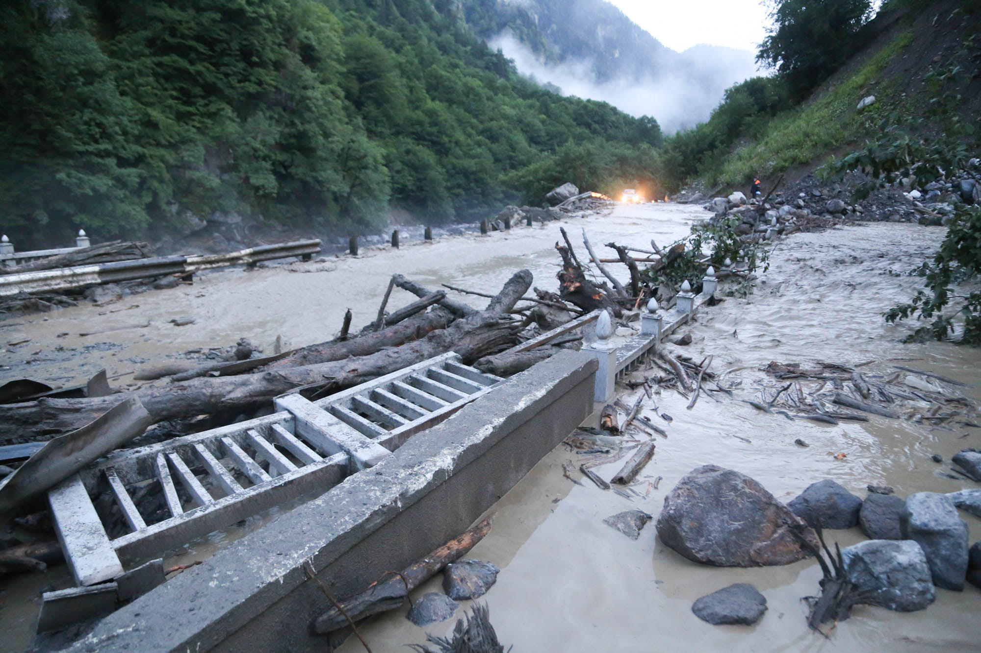 გზების დეპარტამენტი - სტიქიური მოვლენების შედეგად დაზიანებული გზების აღდგენა აქტიურად გრძელდება