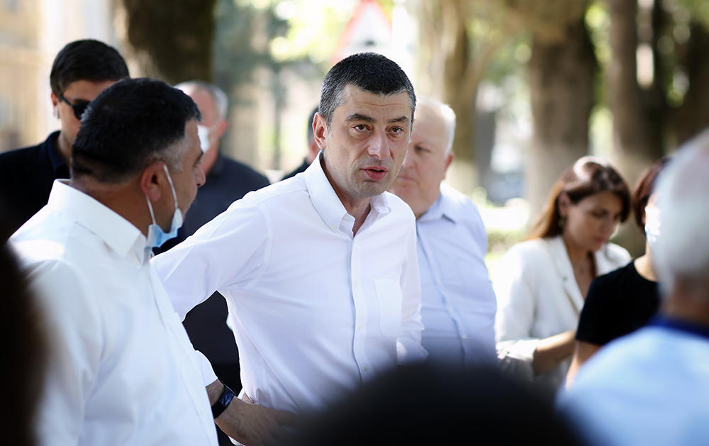 გიორგი გახარია კახა კალაძეს და ნიკა მელიას დებატებში იწვევს