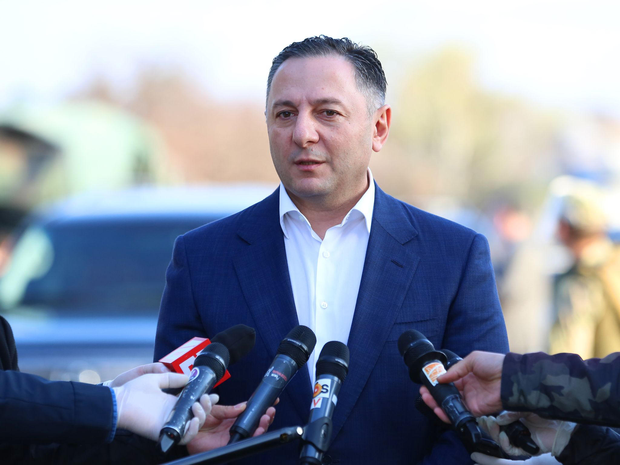 შს მინისტრი - მინდა მადლობა გადავუხადო ჩვენს თანამშრომლებს, ბანკის თანამშრომლებს, მაღალ დონეზე ჩაატარეს ყველაფერი და უსისხლოდ დამთავრდა, მადლობა ღმერთს - არანაირი მოთხოვნა არ შეგვისრულებია