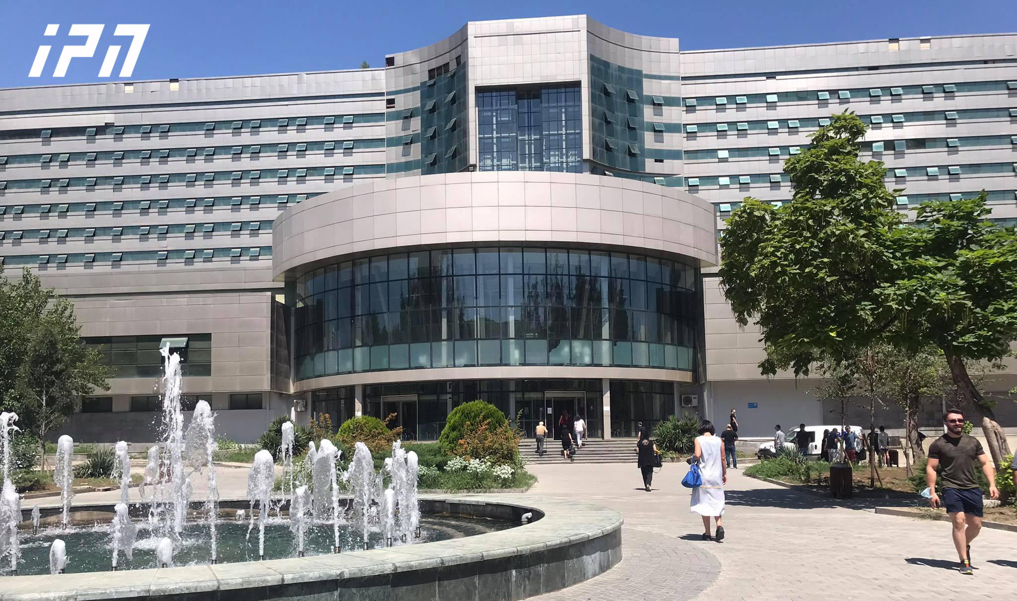 ჯანდაცვის სამინისტროს წარმომადგენელი - რესპუბლიკური საავადმყოფოს თანამშრომლებს საკომპენსაციო პაკეტები და  მოცულობა გავაცანით - არჩევანის გასაკეთებლად 90 დღე აქვთ