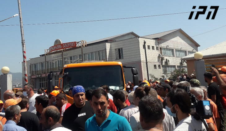 დასუფთავების სამსახურის თანამშრომლები გაიფიცნენ