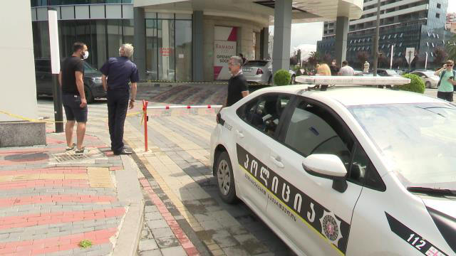 Со строящегося корпуса в Батуми упал и скончался на месте молодой мужчина