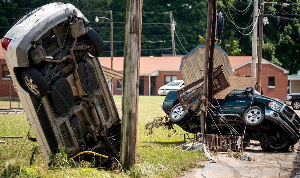 აშშ-ს ქარიშხალი „ჰენრი“ დაატყდა თავს