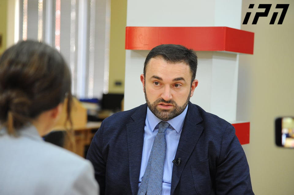 ცესკოს თავმჯდომარე განმარტავს, რა რეგულაციები იმოქმედებს ამომრჩევლებისთვის არჩევნების დღეს და კარანტინსა თუ იზოლაციაში მყოფ პირებს რა შემთხვევაში შეეძლებათ ხმის მიცემა