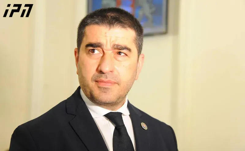 შალვა პაპუაშვილი - სააკაშვილი არის უკრაინის მოქალაქე, რომელსაც უფლება არ აქვს წინასაარჩევნო კამპანიაში ჩაერთოს