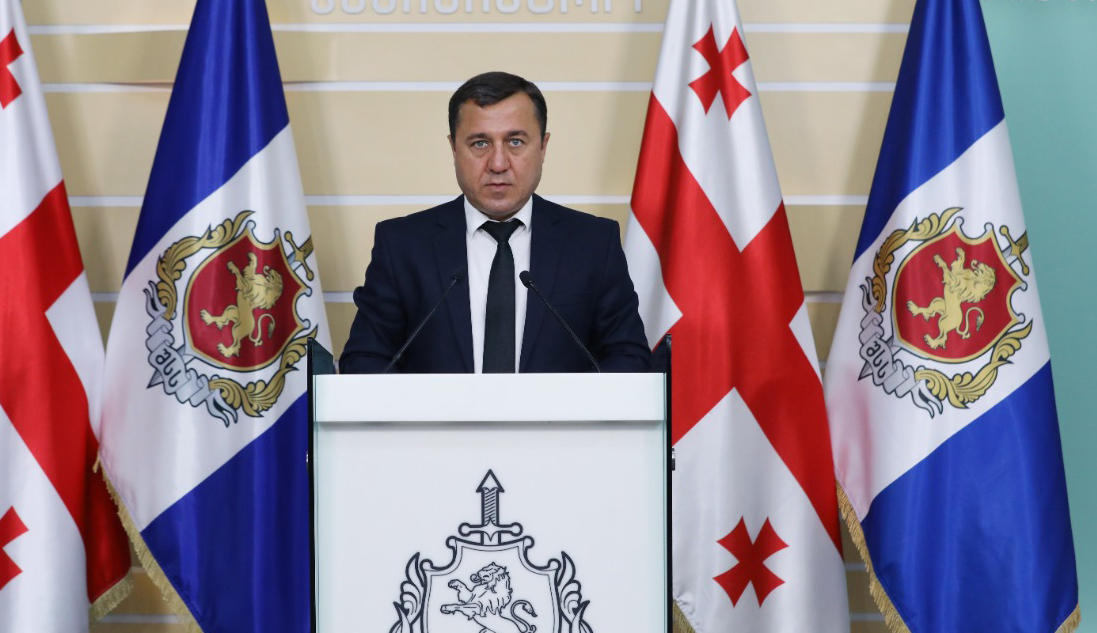 მშობლების მკვლელობაში ბრალდებულ გიორგი ბეროზაშვილის საქმეზე თბილისის პოლიციის დეპარტამენტის უფროსის მოადგილე იკითხება