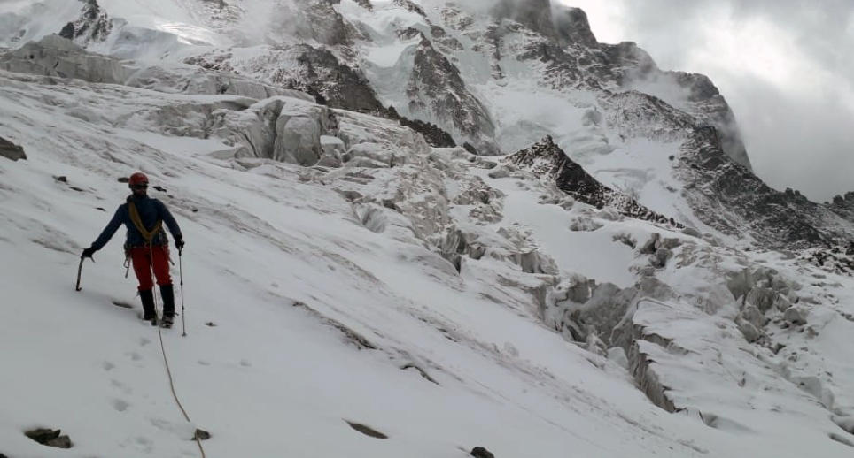 Спасатели обнаружили мертвыми отца и сына, пропавших на вершине Ушба