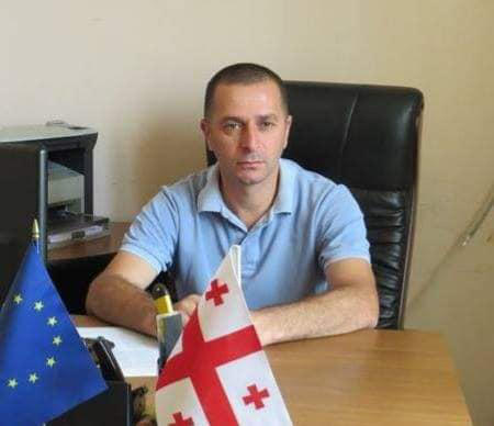 "ქართული ოცნების“ ქარელის ორგანიზაციის მდივანი - არანაირ ფიზიკურ ზეწოლას ადგილი არ ჰქონია, ოპერატორი თავად გადავარდა