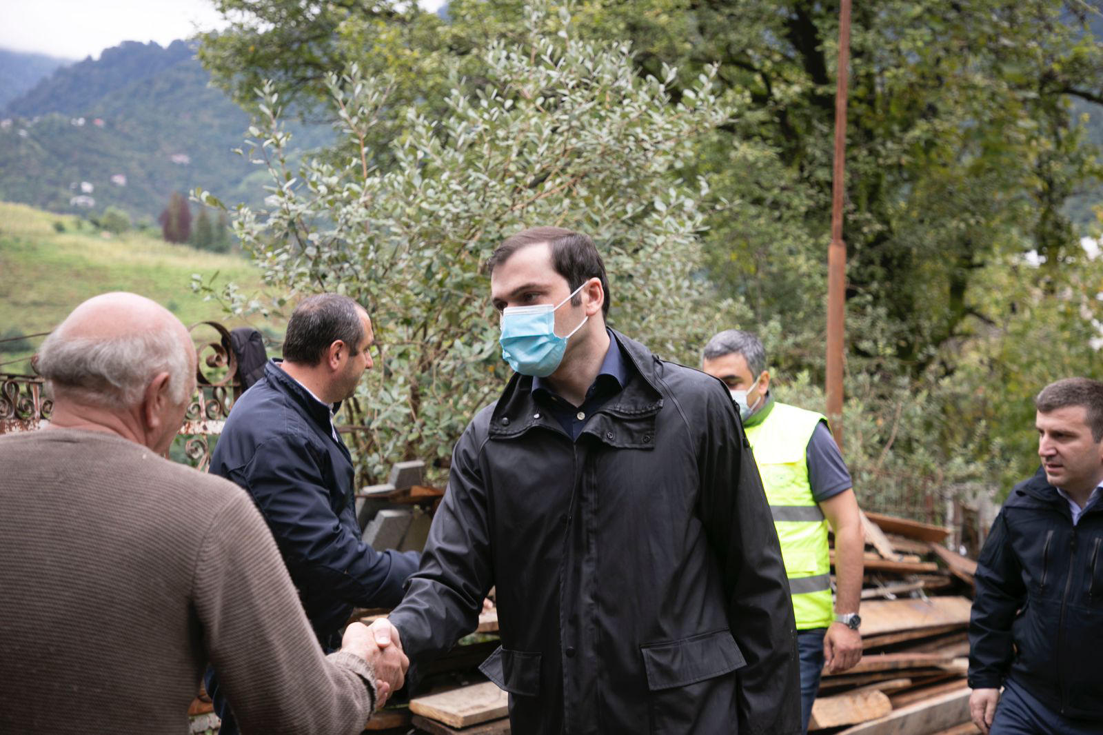 თორნიკე რიჟვაძე - პრემიერ-მინისტრის დავალებით, ცენტრალური მთავრობისა და ადგილობრივი რესურსების მობილიზებით მოხდება მეწყერის შედეგად დაზარალებული ოჯახების უსაფრთხო საცხოვრისით უზრუნველყოფა