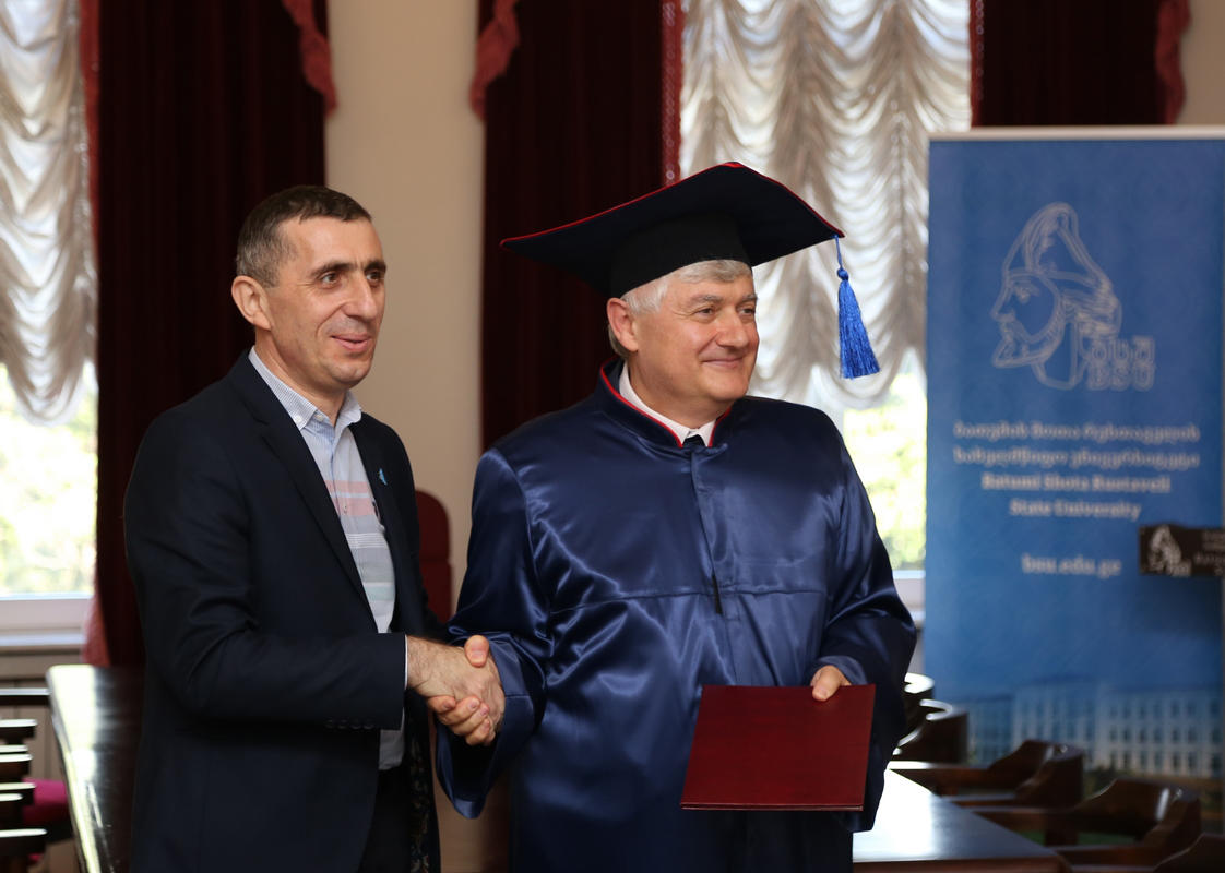 პროფესორ ჯონი აფაქიძეს ბსუ-ს საპატიო დოქტორის წოდება მიენიჭა
