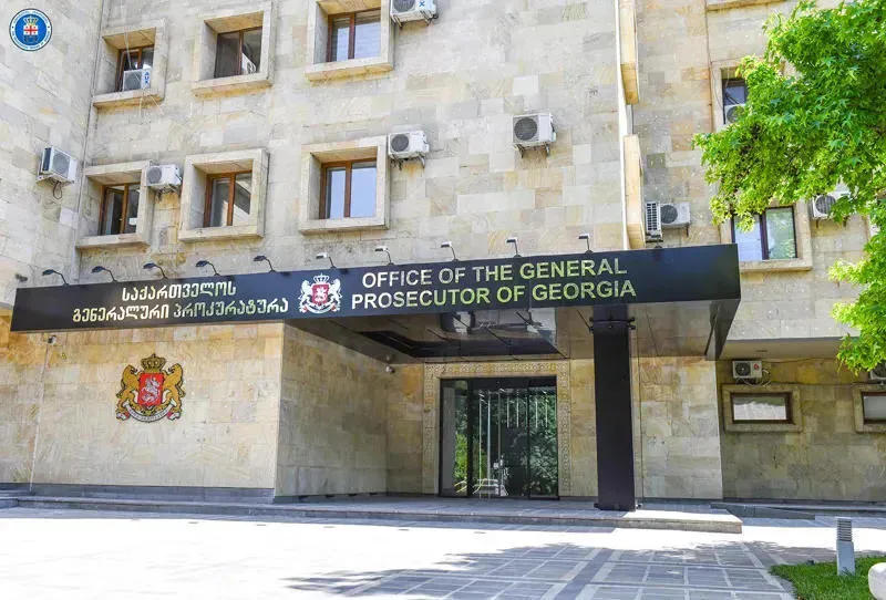 По информации прокуратуры, отец и сын Цоцория довезли Михаила Саакашвили на собственном автомобиле до одного из мегрельских сел, откуда он и отправился в Тбилиси