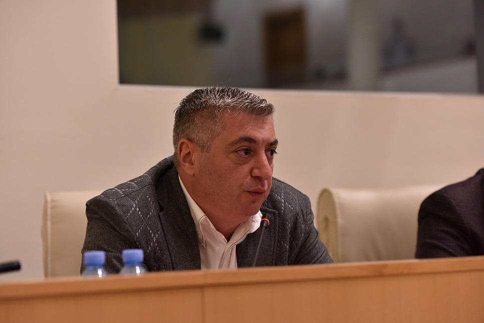 კახა კახიშვილი - როცა მისი კოლეგები საუბრობენ, რომ სააკაშვილი კარგ პირობებშია და თავაზიანად ექცევიან, ეს ჩვენი დამსახურებაა - იქნებ გაიხსენონ შევარდნაძის ხელისუფლების პოლიტიკური თანამდებობის პირები დაპატიმრების შემდეგ რა პირობებში ჰყავდათ