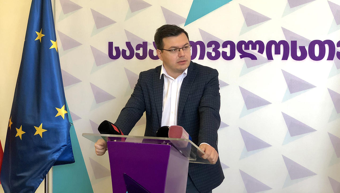 გიგა ფარულავა - მარტვილში, უბანზე, სადაც პარტია “საქართველოსთვის’’ მაჟორიტარობის კანდიდატმა მოიგო, “ოცნება“ აბსურდული არგუმენტებით, უბნის შედეგების გადათვლას ითხოვს