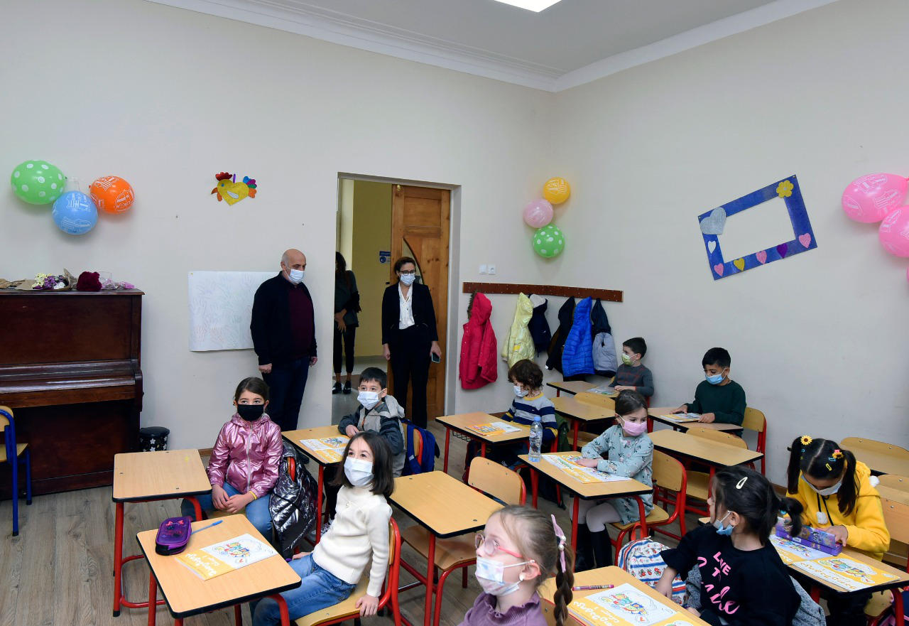 ეკატერინე დგებუაძე თბილისის მე-60 საჯარო სკოლაში სასწავლო პროცესის მიმდინარეობას გაეცნო