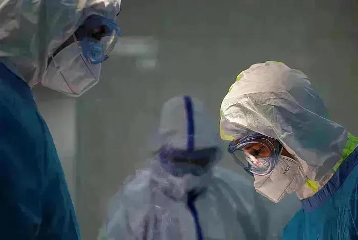 В России зафиксирован рекордно высокий суточный показатель смертей от коронавируса