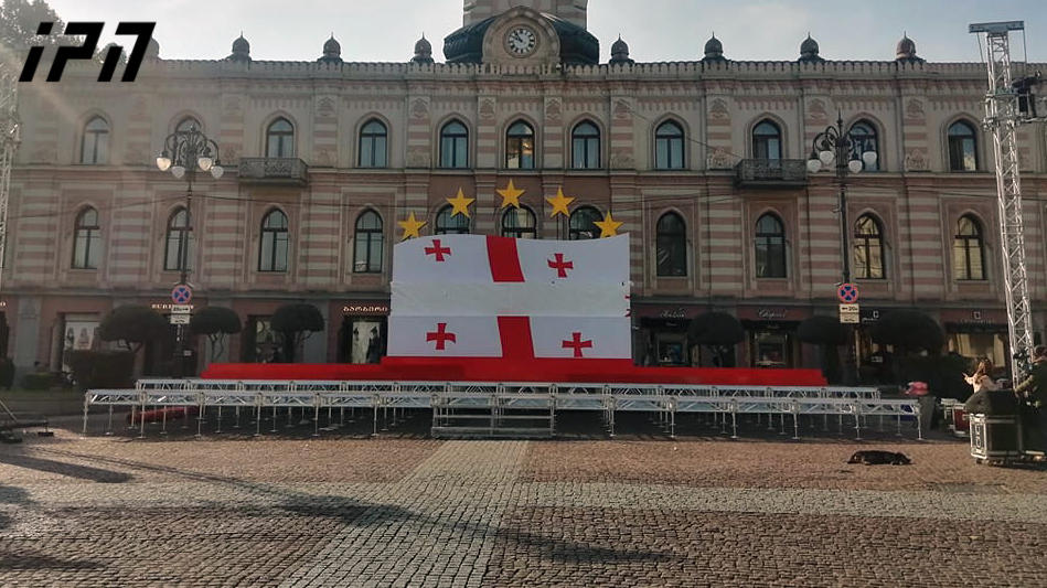 თავისუფლების მოედანზე, მიხეილ სააკაშვილის გათავისუფლების მოთხოვნით დაგეგმილი აქციისთვის მზადება მიმდინარეობს