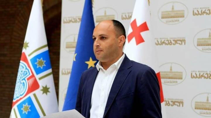 ირაკლი ნადირაძე - მიტინგის დასრულების შემდეგ „ოცნება“დიდ სკანდალში გაეხვა, რადგან საკრებულოში სპეცსამსახურების ორი მოწყობილობა აღმოვაჩინეთ