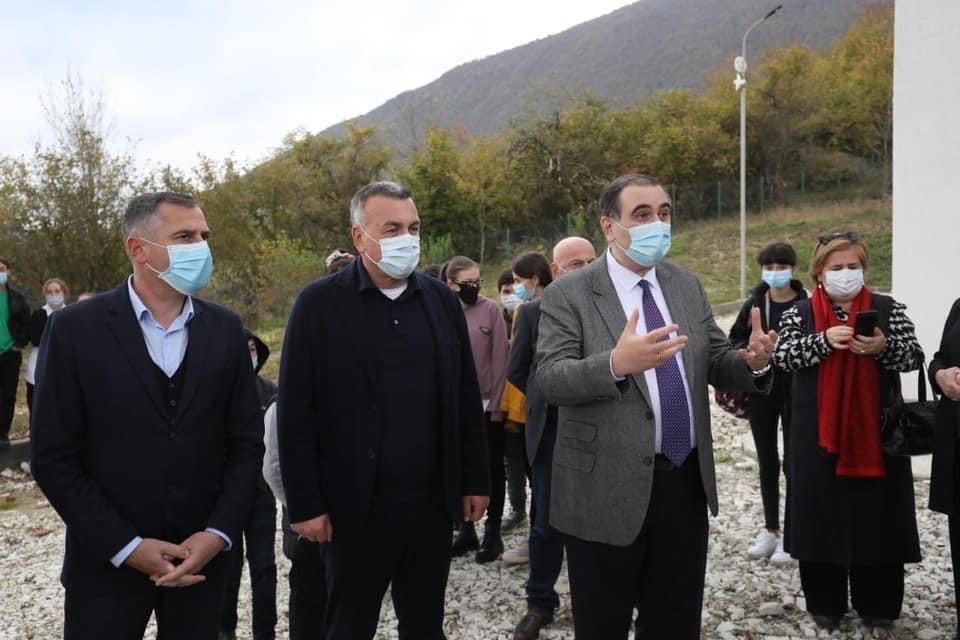 გოჩა ენუქიძემ, მიხეილ ჩხენკელთან და ადგილობრივი ხელისუფლების წარმომადგენლებთან ერთად, სოფლების ლაილაშის და ორბელის საჯარო სკოლები დაათვალიერა