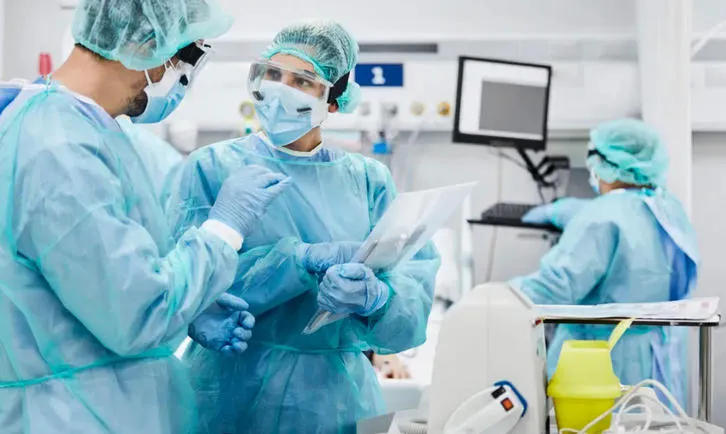 საქართველოში არსებულ კლინიკებში მომუშავე 83 776 სამედიცინო და არასამედიცინო პერსონალიდან  63 494 პირი მინიმუმ ერთჯერადად ვაქცინირებულია, 20 282 კი აუცრელი