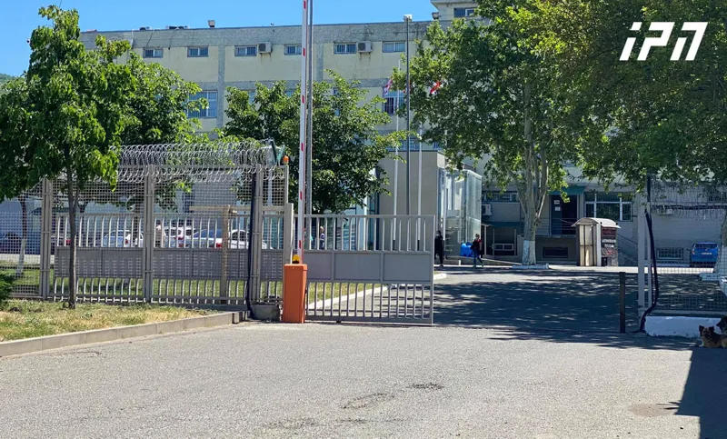 გიორგი ჩიკვაიძის დედა - გლდანის ციხის მე-8 დაწესებულებაში საკნის სამივე წევრმა, გიორგი ჩიკვაიძემ, ირაკლი პაპიაშვილმა, ანრი კვარაცხელიამ შიმშილობა დაიწყეს