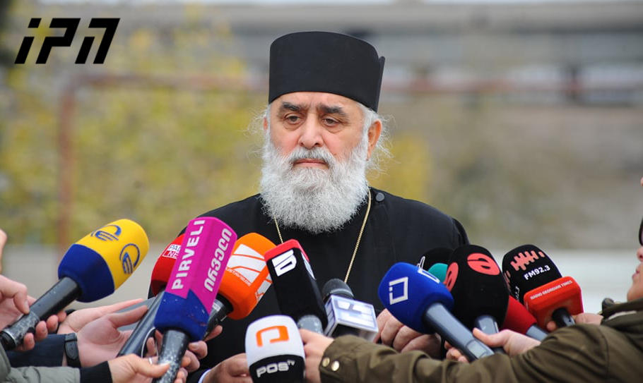 მეუფე გრიგოლი - 2002 წელს, როდესაც მზადდებოდა კონსტიტუციური შეთანხმება, სხვადასხვა ვერსიები და ვარიანტები იქნა შესწავლილი და არჩეული იქნა საუკეთესო - ამაზე მეტი, რა გითხრათ?!