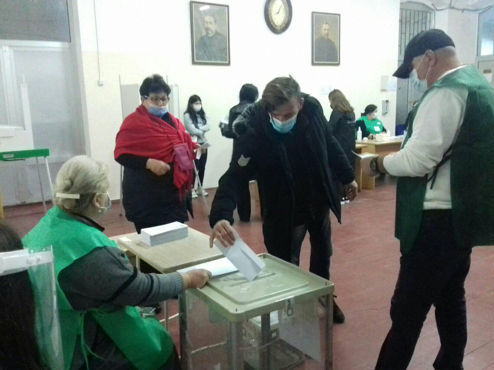 საარჩევნო კომისიის თავმჯდომარის ინფორმაციით, ფოთში არჩევნები მშვიდ ვითარებაში მიმდინარეობს