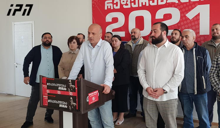 „ნაცმოძრაობაში“ აცხადებენ, რომ თორნიკე რიჟვაძის მამა, ბათუმის საკრებულოში „ნაციონალური მოძრაობის" ახლად არჩეული დეპუტატების მოსყიდვას ცდილობს