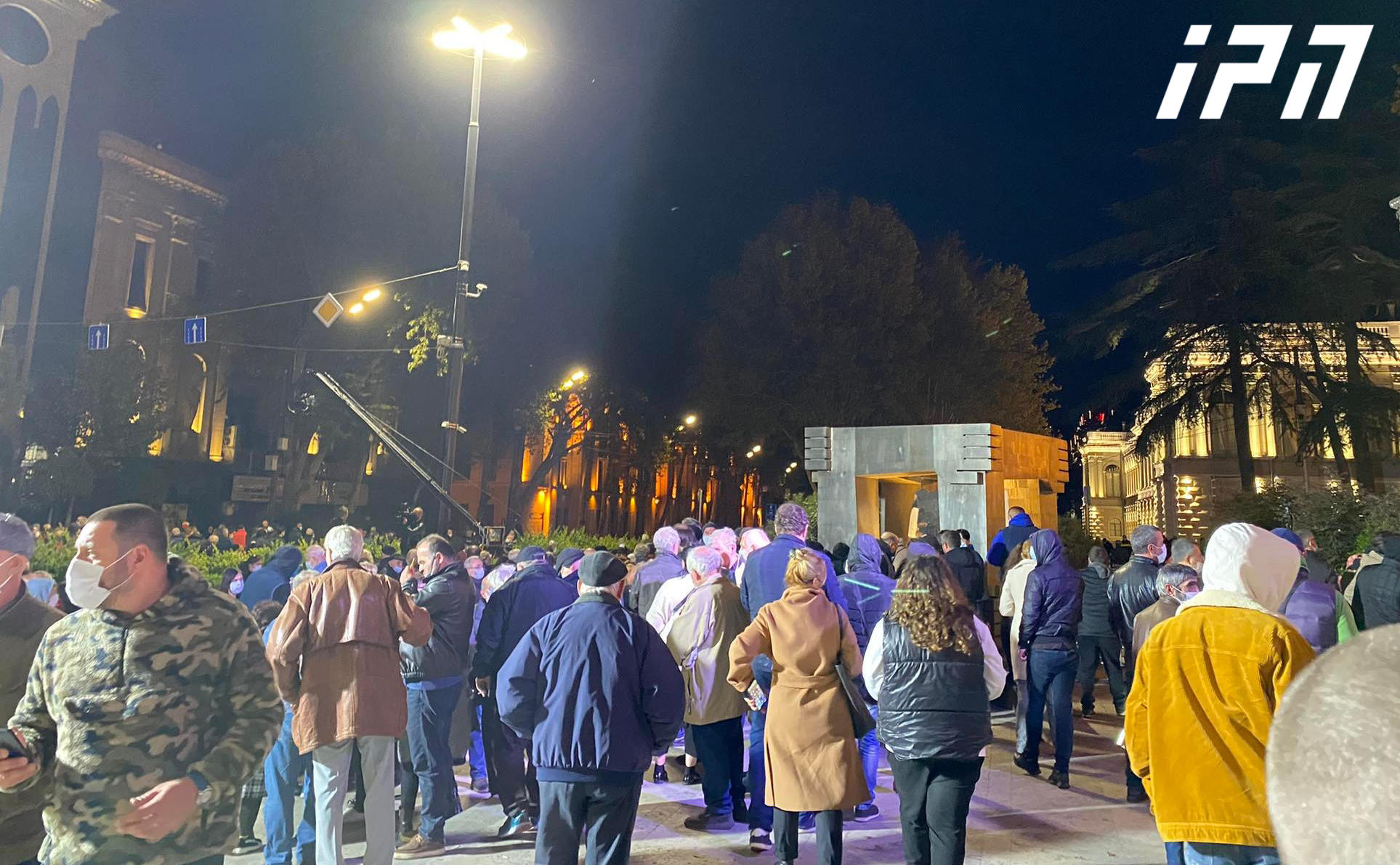 პარლამენტთან აქცია „არ აგარევინებთ“ დასრულდა