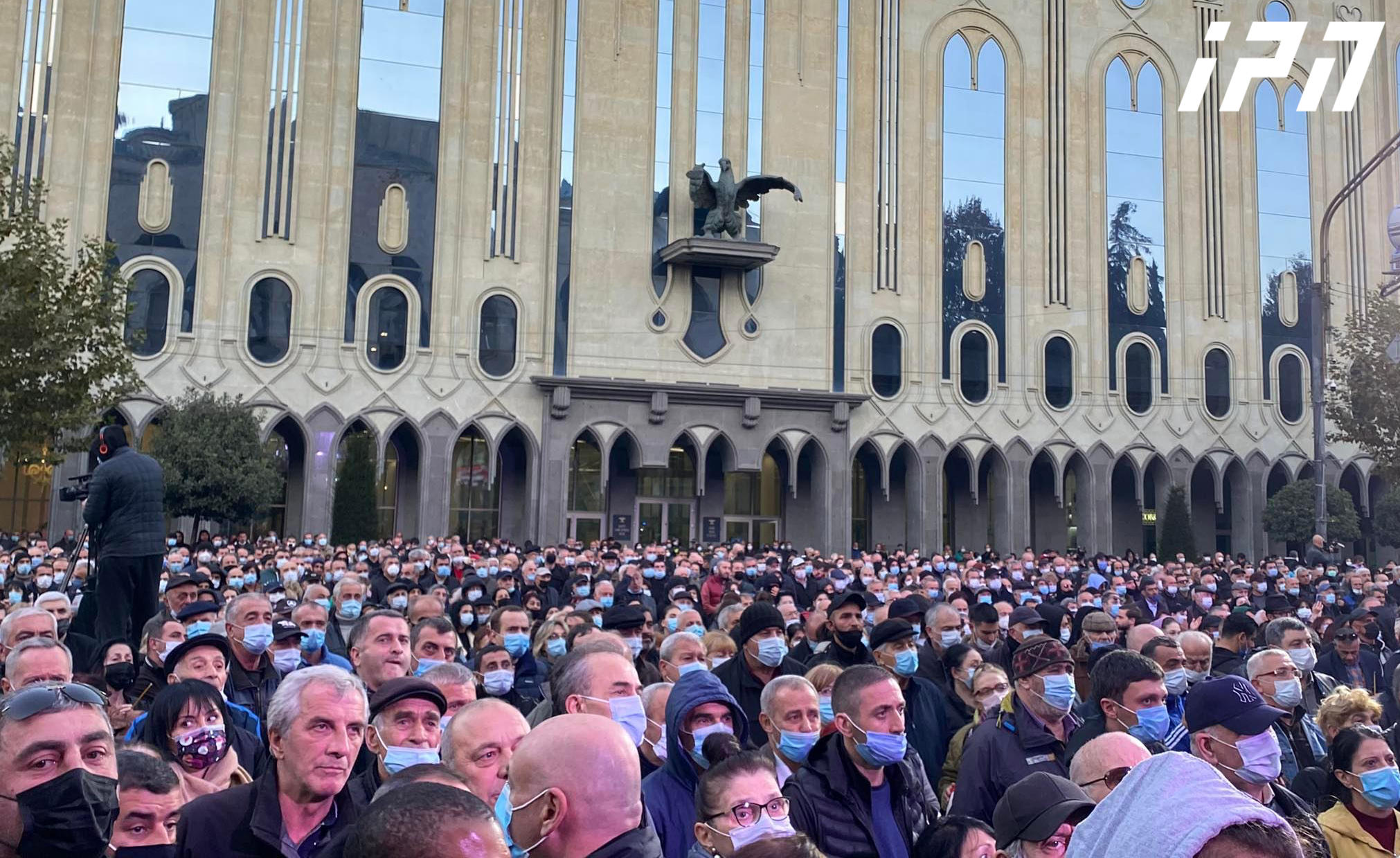 პარლამენტთან 2007 წლის 7 ნოემბერთან დაკავშირებით აქცია „არ აგარევინებთ“ მიმდინარეობს