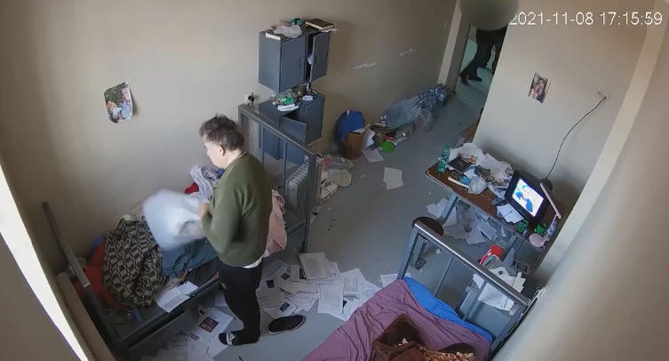 პენიტენციური სამსახური მიხეილ სააკაშვილის კადრებს ავრცელებს და აღნიშნავს, რომ რუსთავის საპატიმრო მისი ნების საწინააღდმეგოდ არ დაუტოვებია