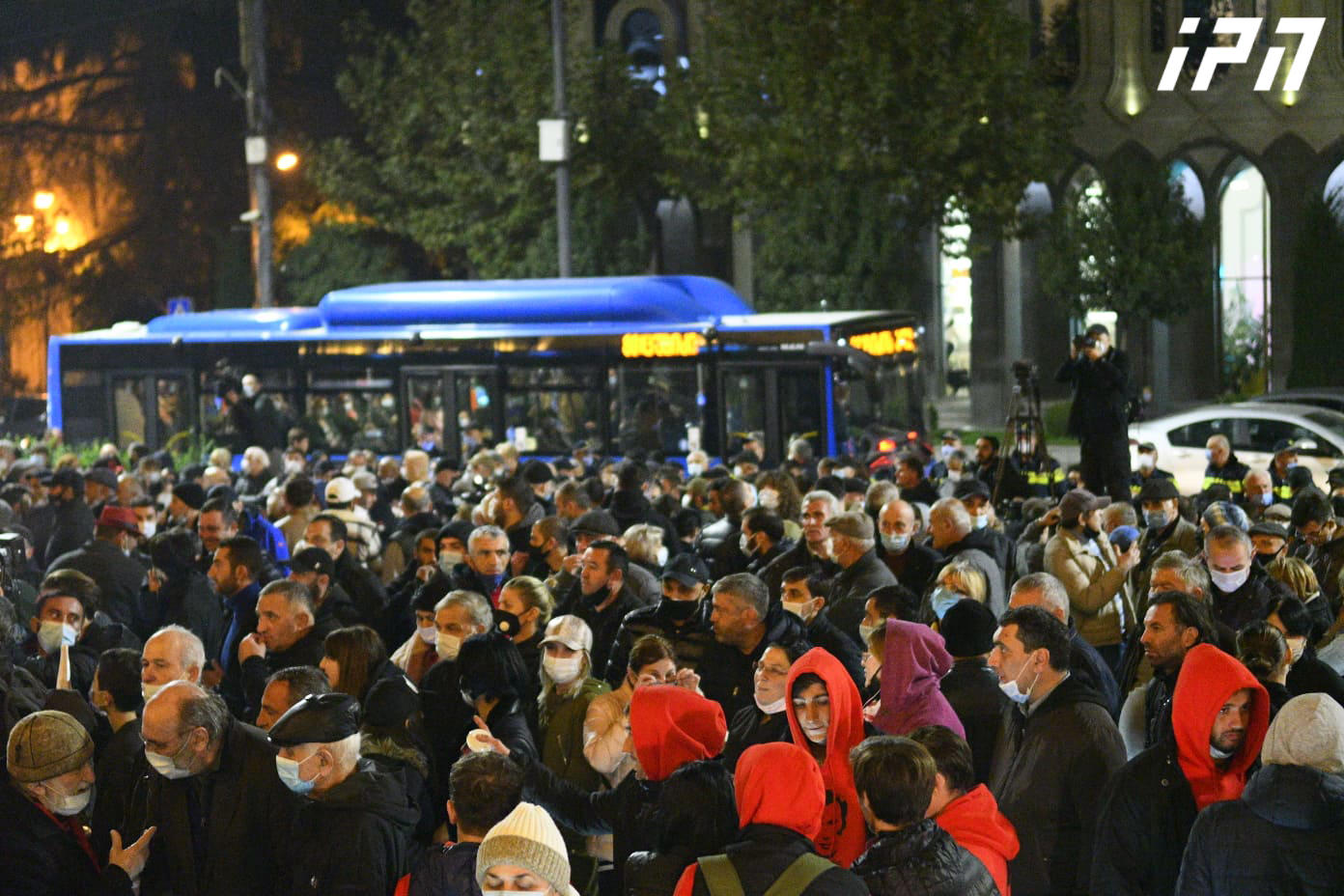 პარლამენტის წინ “ნაციონალური მოძრაობის" მიერ ორგანიზებული აქცია მიმდინარეობს