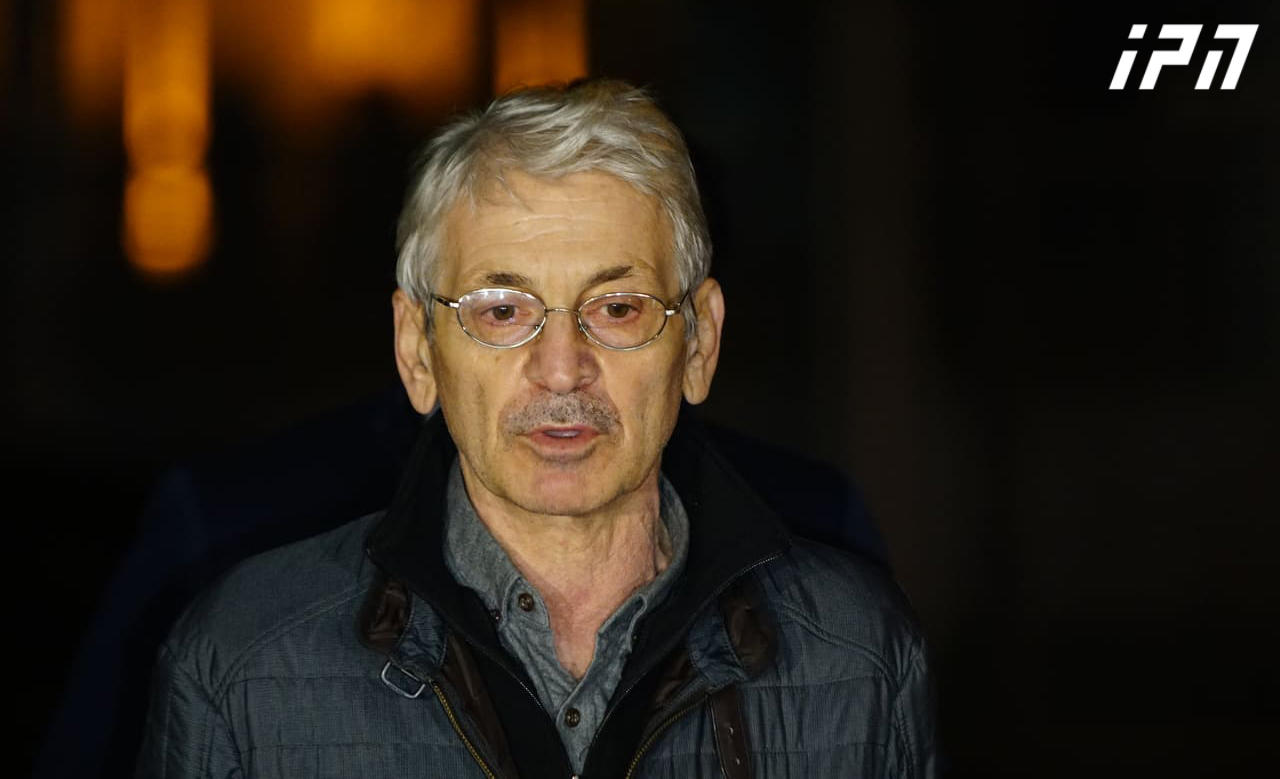 ნევროლოგი ოთარ თოიძე - მიხეილ სააკაშვილის დაავადება სიმძიმის მიხედვით არის მესამე სტადია, რაც გულისხმობს იმას, რომ რამდენიმე ორგანოა დაავადებული - მისი ხელების და ფეხების გარშემოწერილობა მნიშვნელოვნად შემცირებულია, სახეზე გვაქვს ატროფიული პროცესი