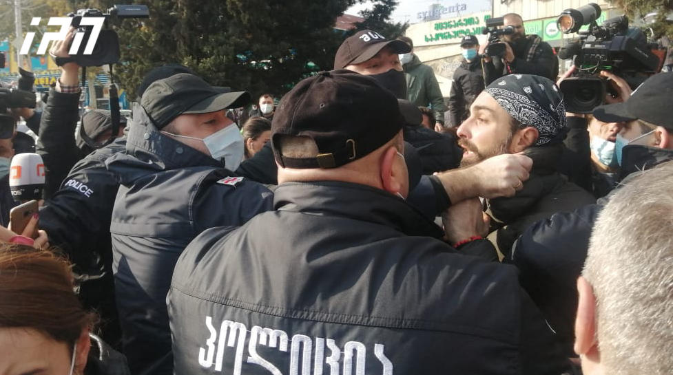 На акции у Министерства здравоохранения задержаны 2 лица