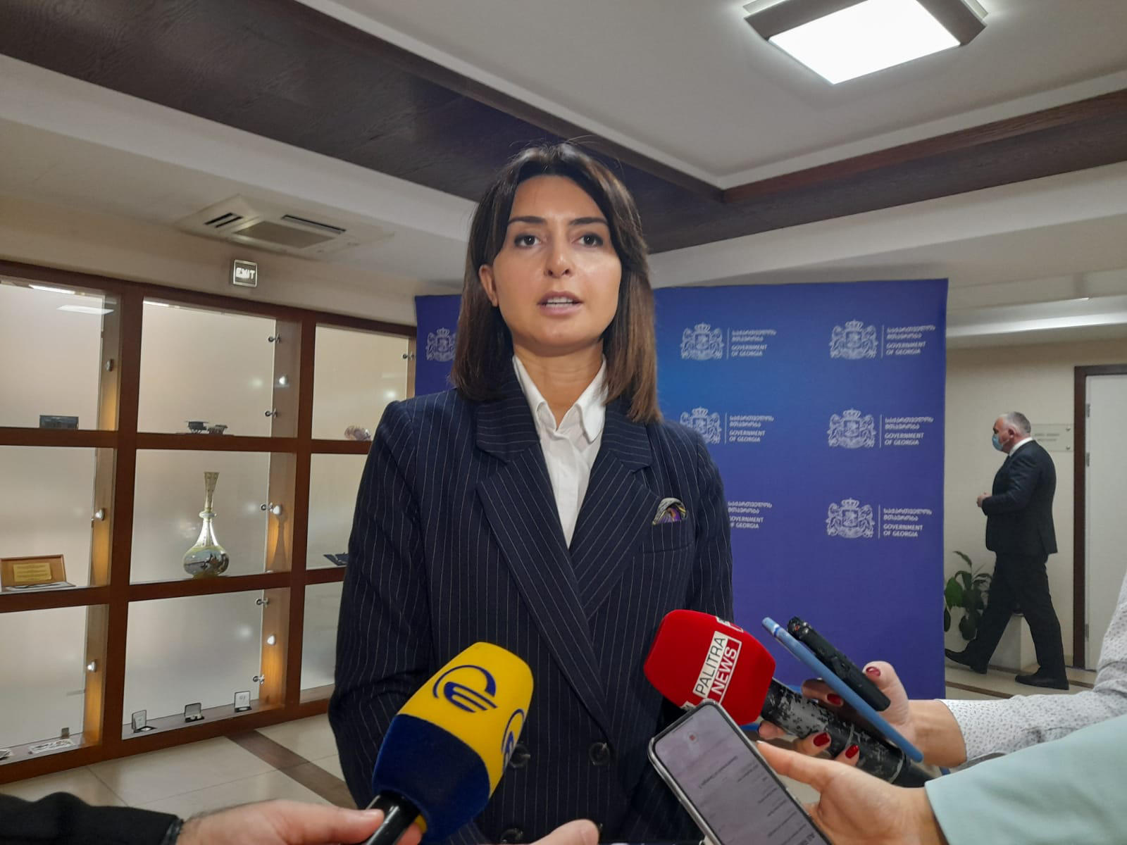 ნინო ლაცაბიძე - პრემიერის მხრიდან არის დაპირება, რომ თითოეულ მუნიციპალიტეტს სხვადასხვა მიმართულებით გვერდში დაუდგება და ჩვენ ერთად აუცილებლად შევასრულებთ იმ დანაპირებს, რომელზეც ვესაუბრებოდით მოსახლეობას