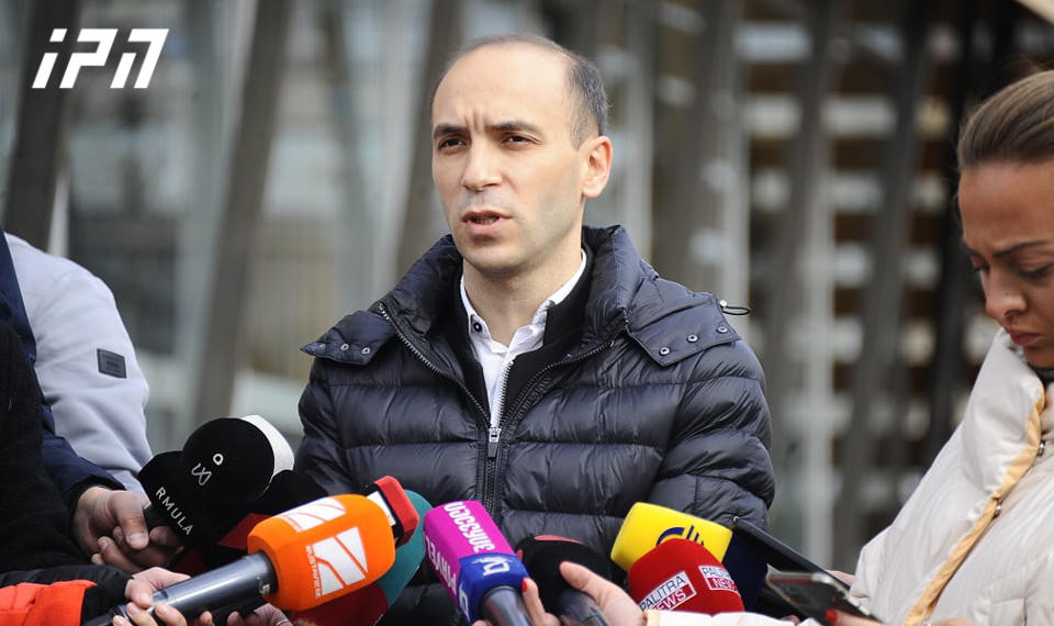 ადვოკატის განცხადებით, ხელისუფლებას არ სურს უკრაინის სახალხო დამცველმა ნახოს, რა პირობებში იმყოფება მიხეილ სააკაშვილი და ამიტომ არ შეუშვეს მის მოსანახულებლად
