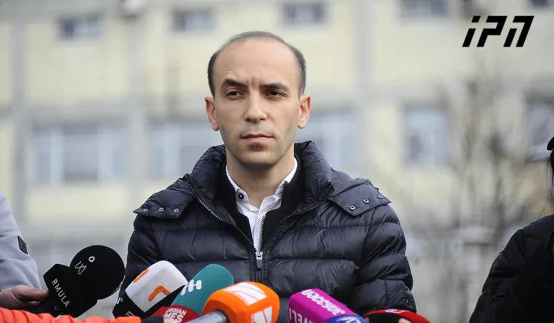 მიხეილ სააკაშვილის ადვოკატი - პროკურორები ხელის შემშლელის როლში იყვნენ წარმოდგენილი - მათი დანიშნულება იყო, შესაბამისი მესიჯის მიღების შემთხვევაში, მიხეილ სააკაშვილის სიტყვა შეეწყვიტათ