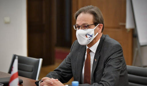 გერმანიის ელჩი კოვიდით გარდაცვლილთა მაჩვენებელზე - შემაძრწუნებელია, რომ ყოველდღე ქართველებით სავსე ორი დიდი ავტობუსი საიქიოსკენ მიემართება