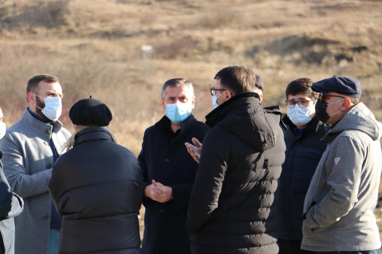 შქმერში მანგანუმის მოპოვებასთან დაკავშირებულ საკითხებზე ადგილობრივ მოსახლეობასთან შეხვედრა გაიმართა