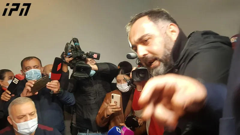 На заседании бюро в Батумском муниципальном собрании шум и потасовка